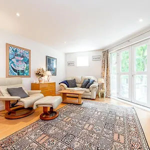 Apartment Pass The Keys Delightful Close To River In Se16, London