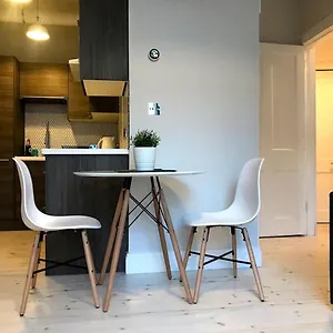 Relax In Style In Edinburghs Buzzing West End Apartment Edinburgh